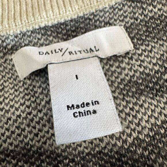 Daily Ritual Women’s Zebra Striped Sweater Size Large Acrylic Blend Round Neck - Picture 5 of 9